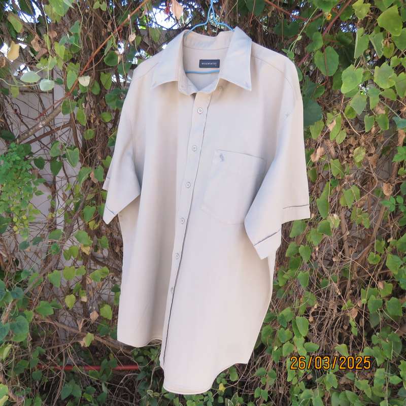 WOOLWORTHS dark beige short sleeve pure cotton men's shirt size large.