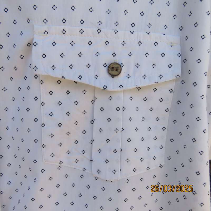 AEROSPACE men's short sleeve size Large white cotton shirt - tiny black squares. Denim collar