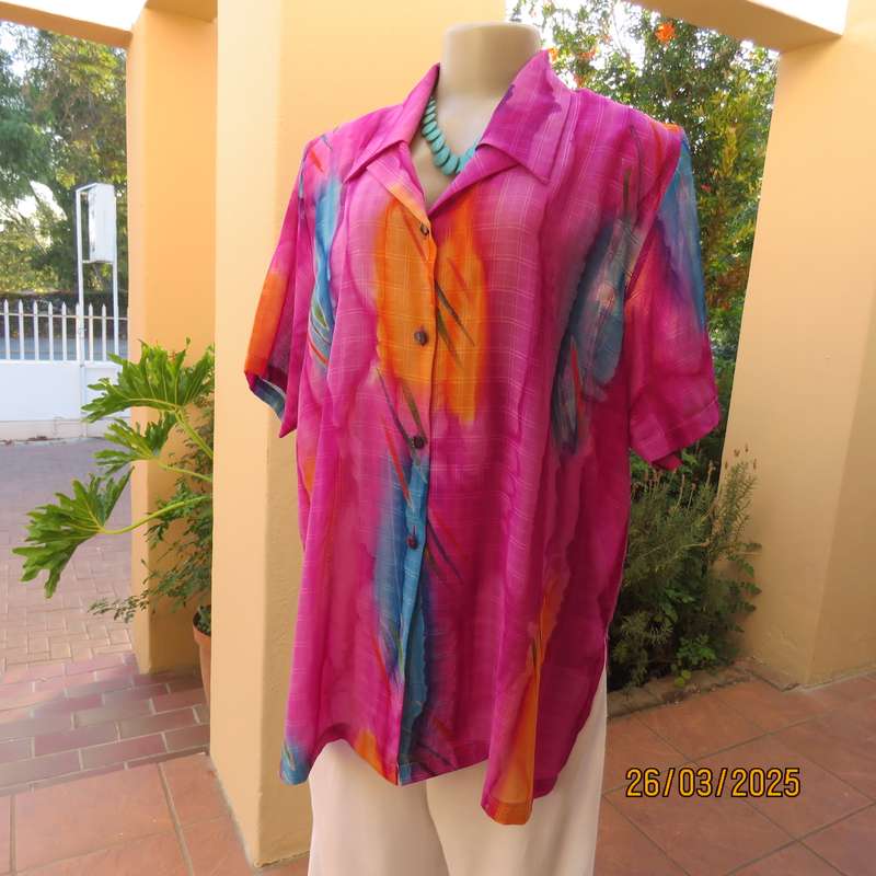 KKK sheer polyester colourful short sleeve top in violet-orange-blue. Size 44.
