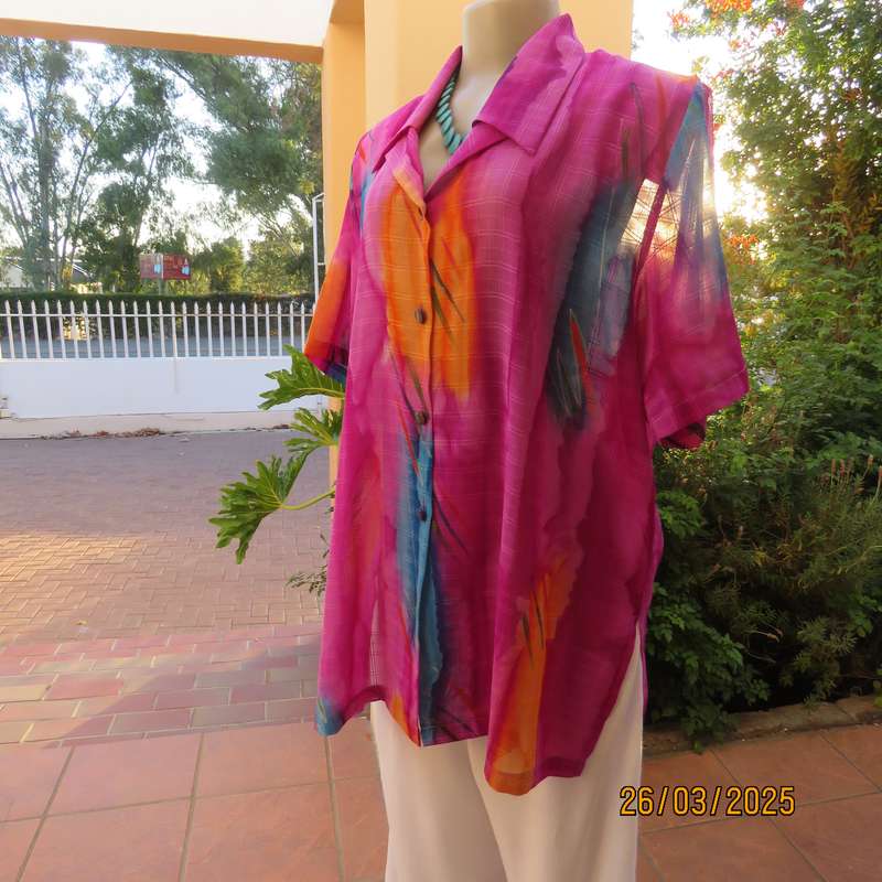KKK sheer polyester colourful short sleeve top in violet-orange-blue. Size 44.
