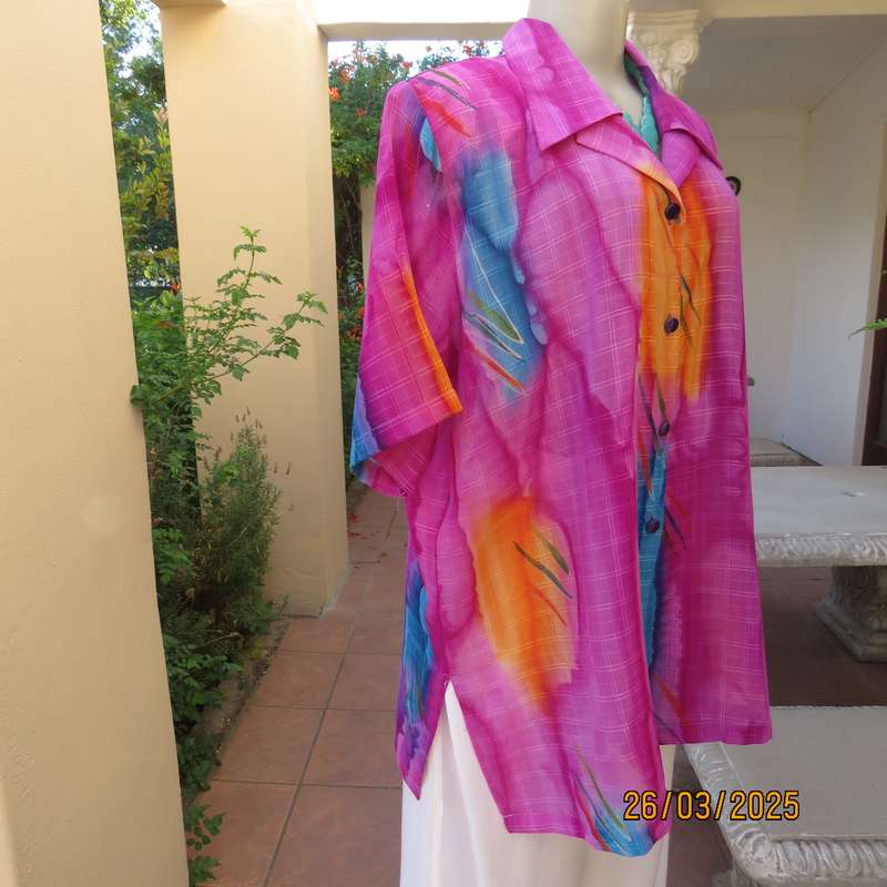 KKK sheer polyester colourful short sleeve top in violet-orange-blue. Size 44.