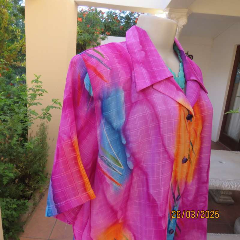 KKK sheer polyester colourful short sleeve top in violet-orange-blue. Size 44.