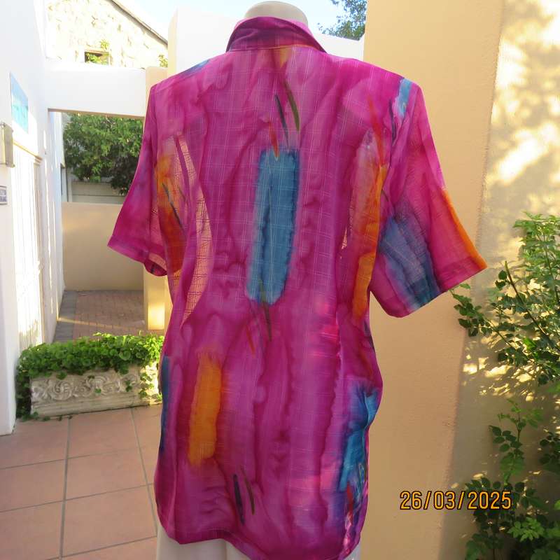 KKK sheer polyester colourful short sleeve top in violet-orange-blue. Size 44.