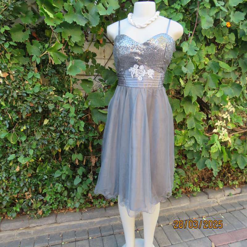GERANO silvergrey evening dress with sequin bust area. Wide tulle bottom Size 40