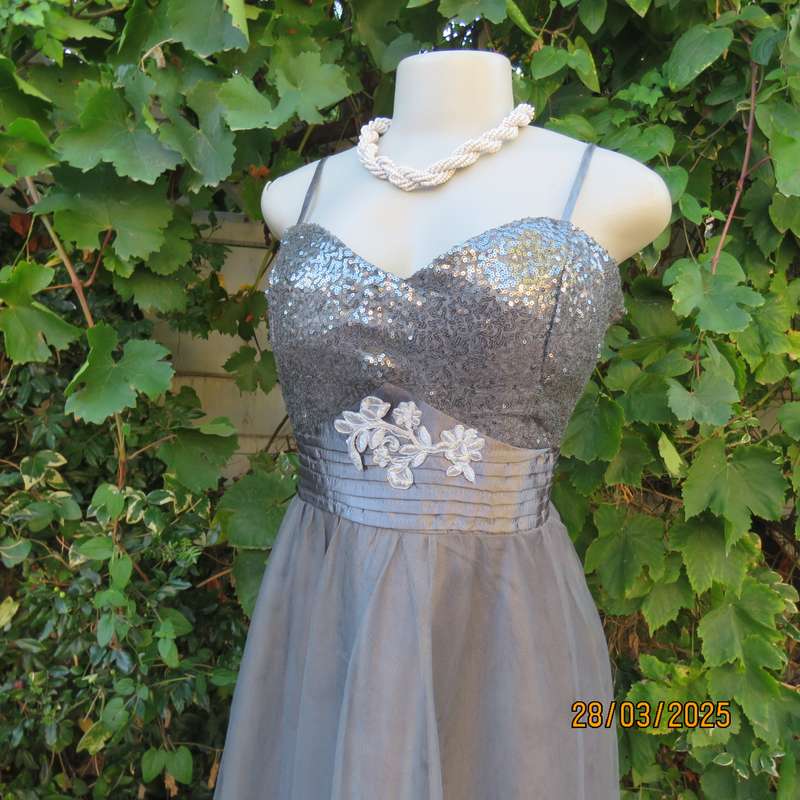 GERANO silvergrey evening dress with sequin bust area. Wide tulle bottom Size 40