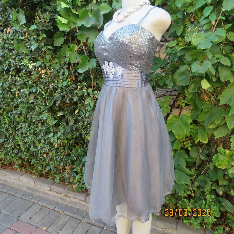 GERANO silvergrey evening dress with sequin bust area. Wide tulle bottom Size 40