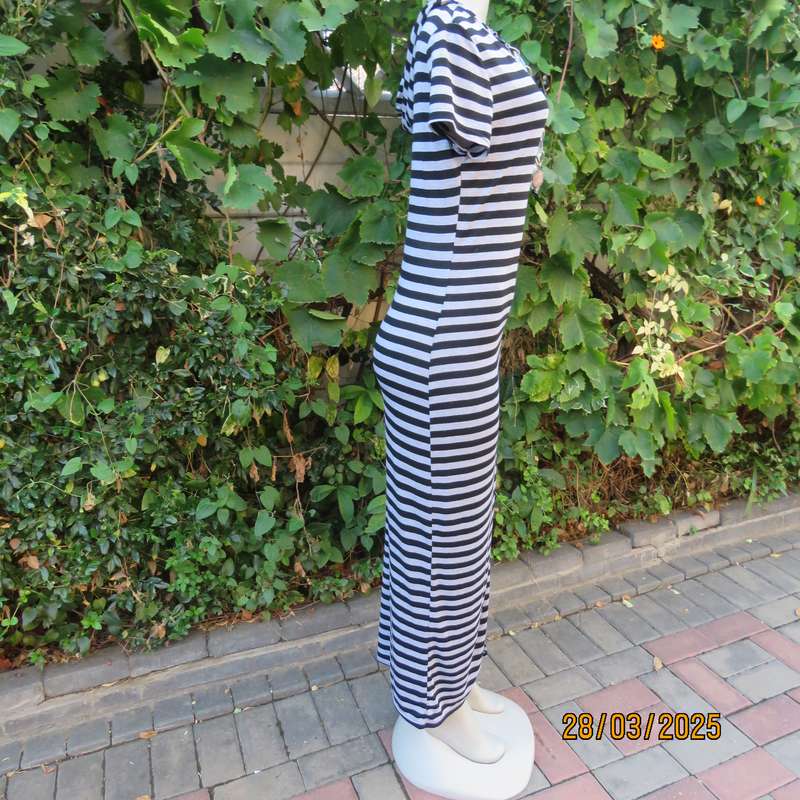 Hooded casual ankle length light grey-black horizontal striped partly zip up dress. Size 34