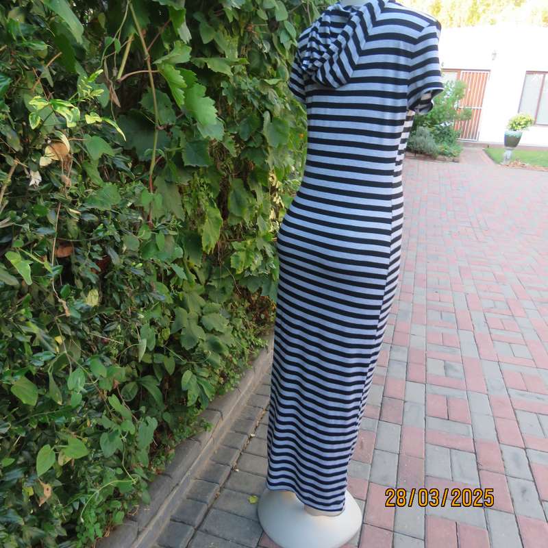 Hooded casual ankle length light grey-black horizontal striped partly zip up dress. Size 34