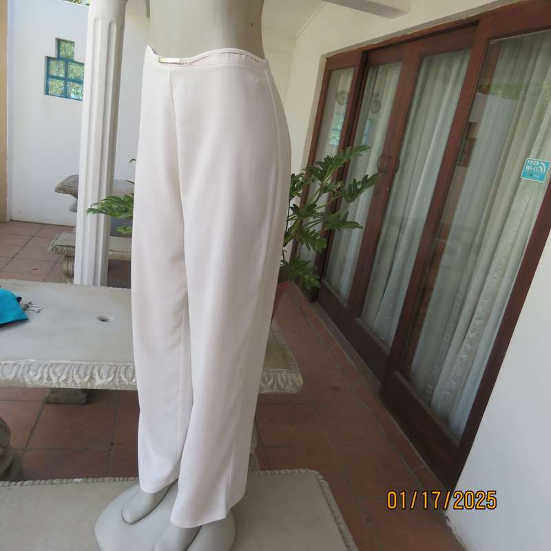 Amazing light cream dress pants with straight legs size 34. Narrow waistband. Zip at back. As new