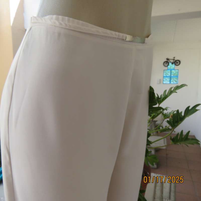 Amazing light cream dress pants with straight legs size 34. Narrow waistband. Zip at back. As new