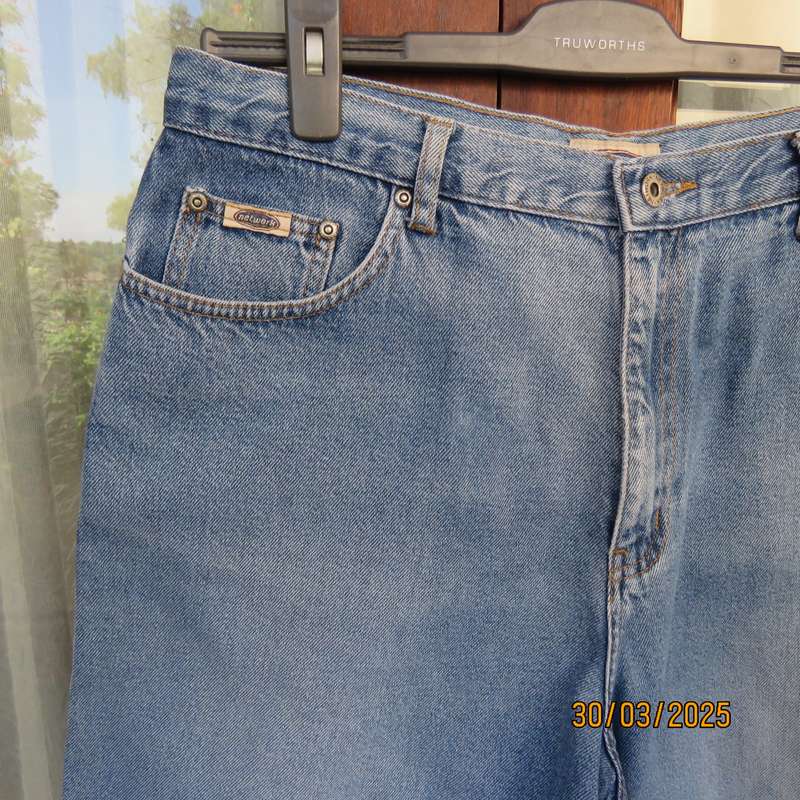 Men's blue 100% cotton denim jean shorts size 36. Yoked back with pockets.