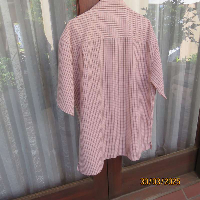 LINEA DOME size XL short sleeve soft check men's shirt. Thick polyester.