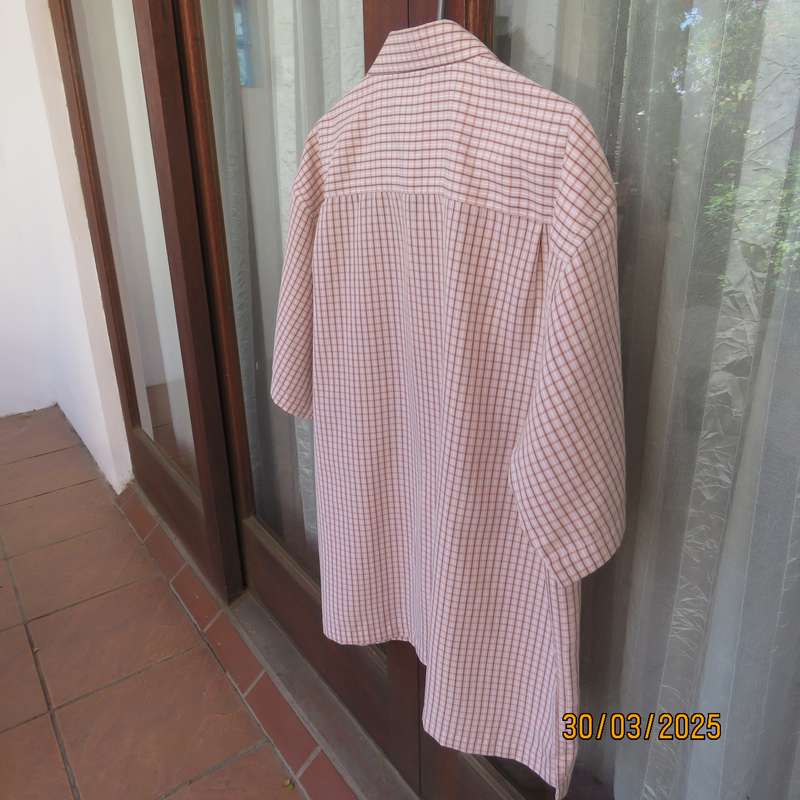 LINEA DOME size XL short sleeve soft check men's shirt. Thick polyester.