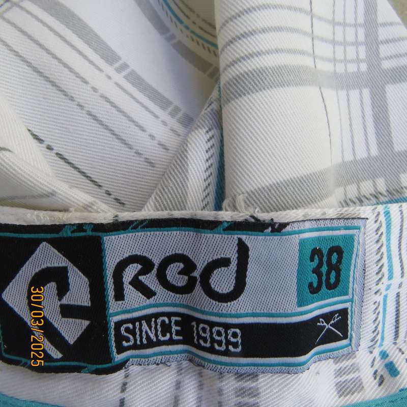 Men's fashion shorts in white polycotton with grey-blue check pattern. Size 38.