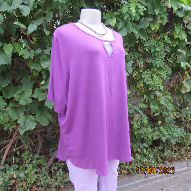 Purple slip over poly-viscose stretch short sleeve top. Size 46 to 46. With peephole.