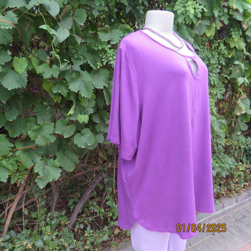 Purple slip over poly-viscose stretch short sleeve top. Size 46 to 46. With peephole.