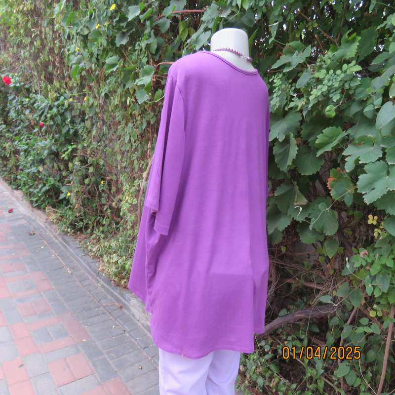 Purple slip over poly-viscose stretch short sleeve top. Size 46 to 46. With peephole.