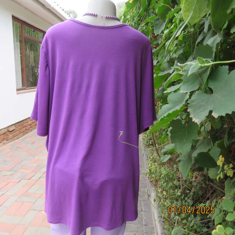 Purple slip over poly-viscose stretch short sleeve top. Size 46 to 46. With peephole.