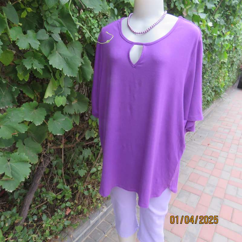 Purple slip over poly-viscose stretch short sleeve top. Size 46 to 46. With peephole.