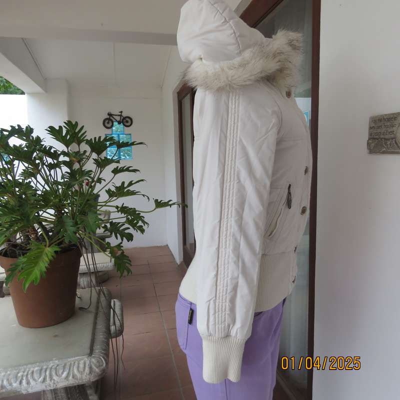 HANG TEN white padded zip up jacket with hood. Also with press buttons. Size 32. As new