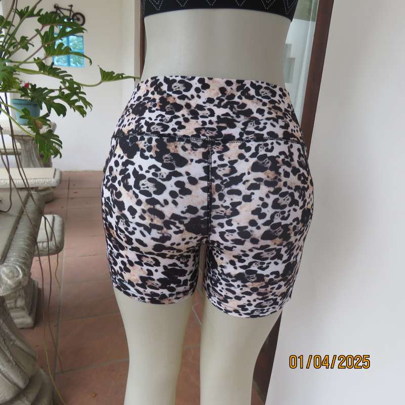 TS animal print size 32 polyester-lycra stretch sport shorts. As new.