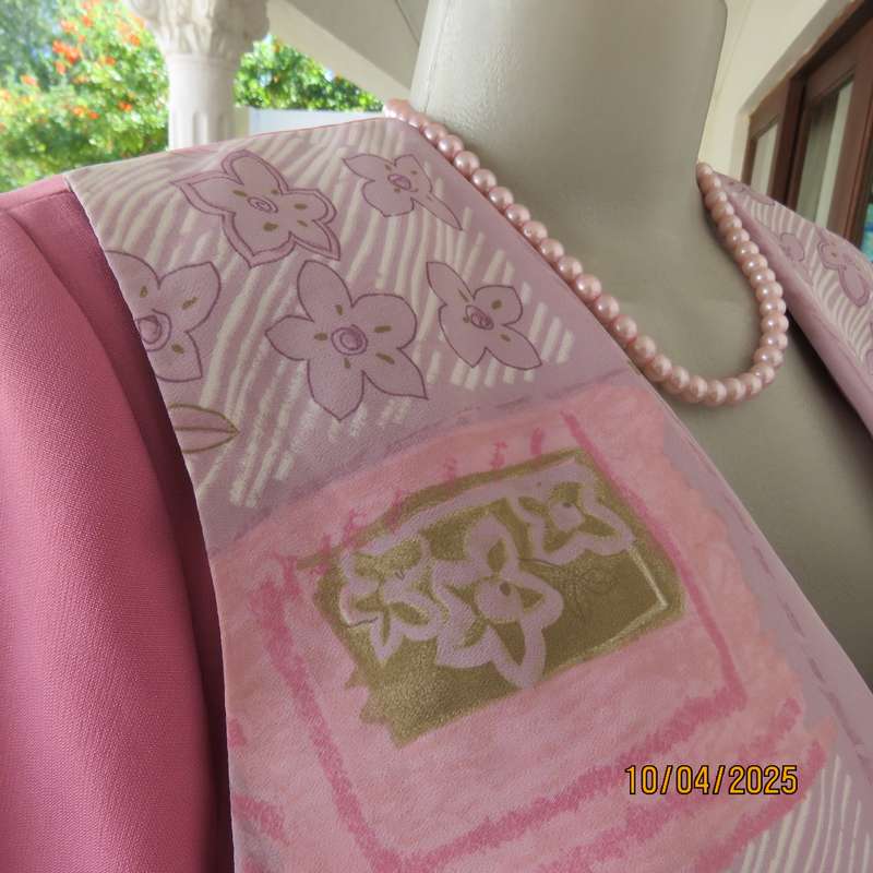 Boutique made salmon pink short sleeve jacket. Patterned collar. Size 44. As new