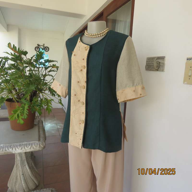 Boutique made woven polycotton beige - juniper green short sleeve top. Size 35.