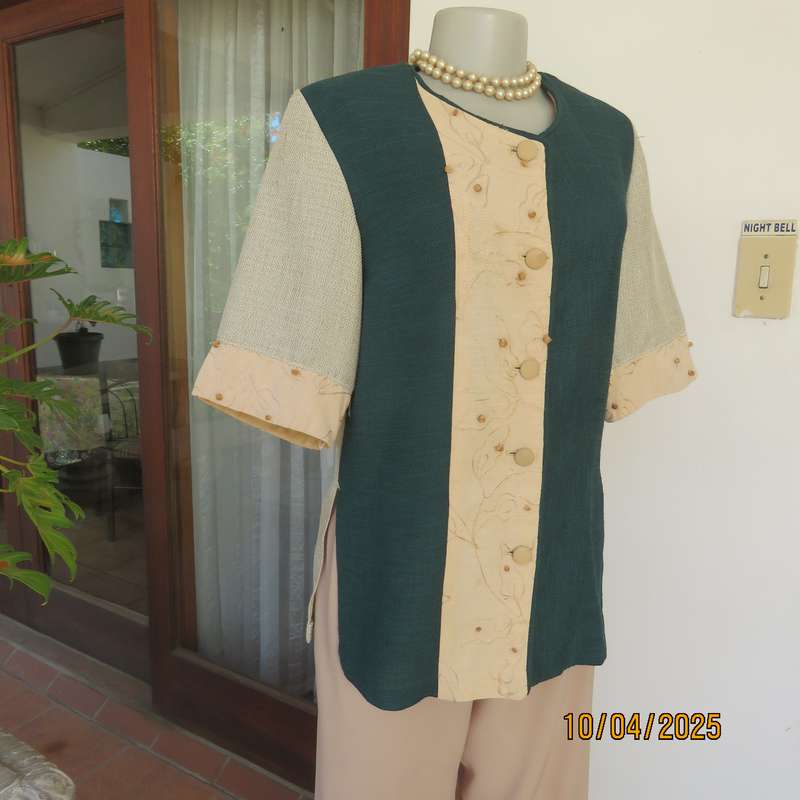 Boutique made woven polycotton beige - juniper green short sleeve top. Size 35.
