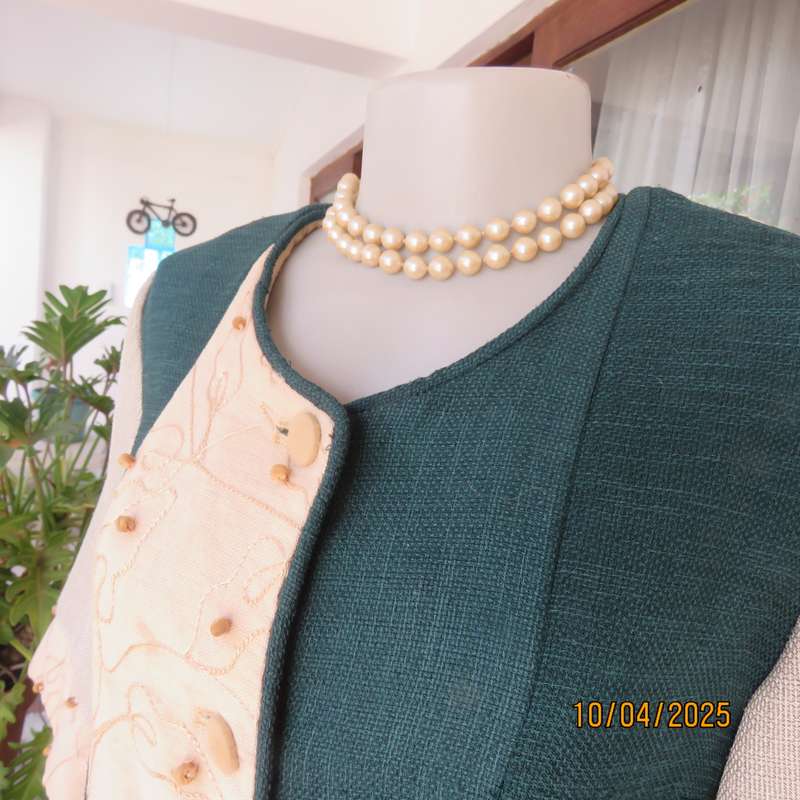 Boutique made woven polycotton beige - juniper green short sleeve top. Size 35.