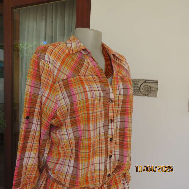 Cheerful checked button down top size 40. Drawstring hips. 100% cotton.