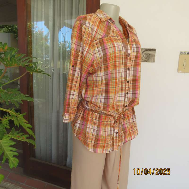 Cheerful checked button down top size 40. Drawstring hips. 100% cotton.