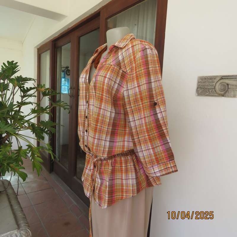 Cheerful checked button down top size 40. Drawstring hips. 100% cotton.
