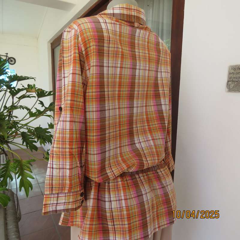 Cheerful checked button down top size 40. Drawstring hips. 100% cotton.