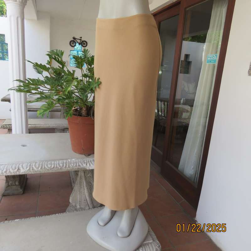 EXACT camel sleek ankle length bandless skirt in polyester-rayon stretch fabric. Size 34.As new cond