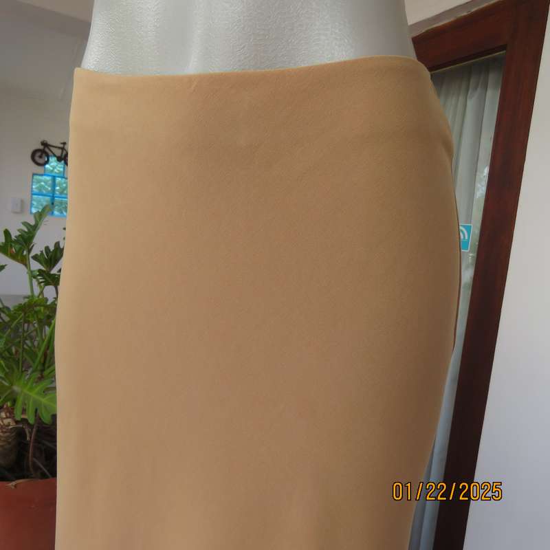 EXACT camel sleek ankle length bandless skirt in polyester-rayon stretch fabric. Size 34.As new cond