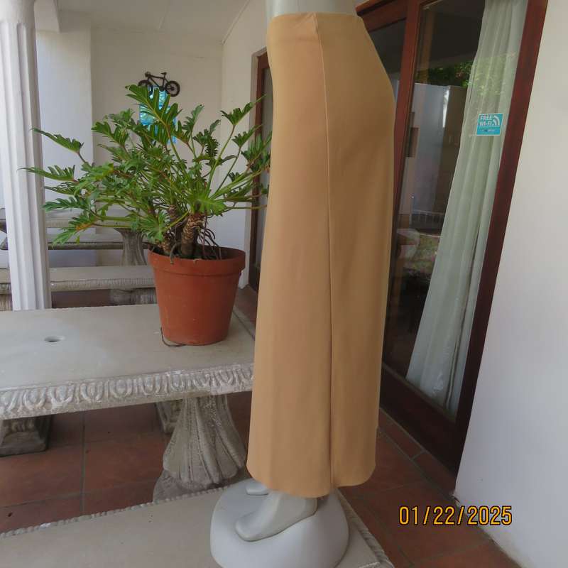 EXACT camel sleek ankle length bandless skirt in polyester-rayon stretch fabric. Size 34.As new cond