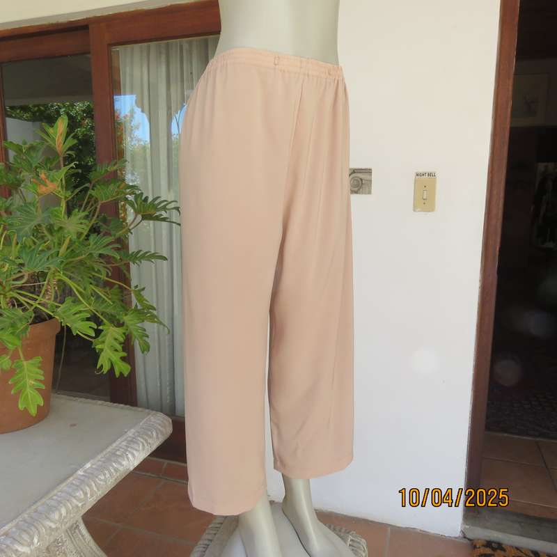 Rich cream silky polyester ankle length pants with elasticated waist. Size 40.