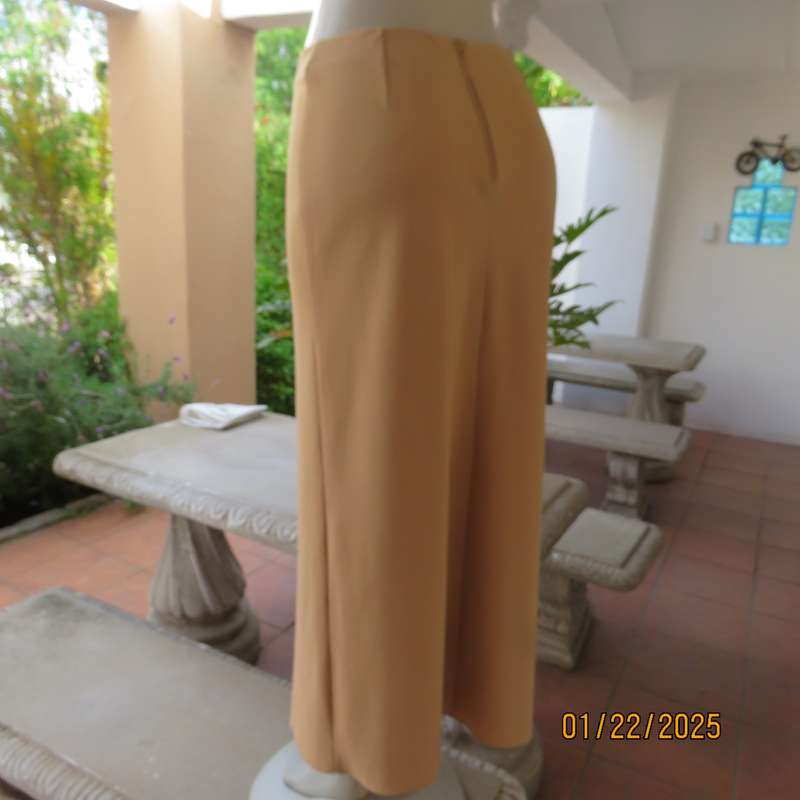 EXACT camel sleek ankle length bandless skirt in polyester-rayon stretch fabric. Size 34.As new cond