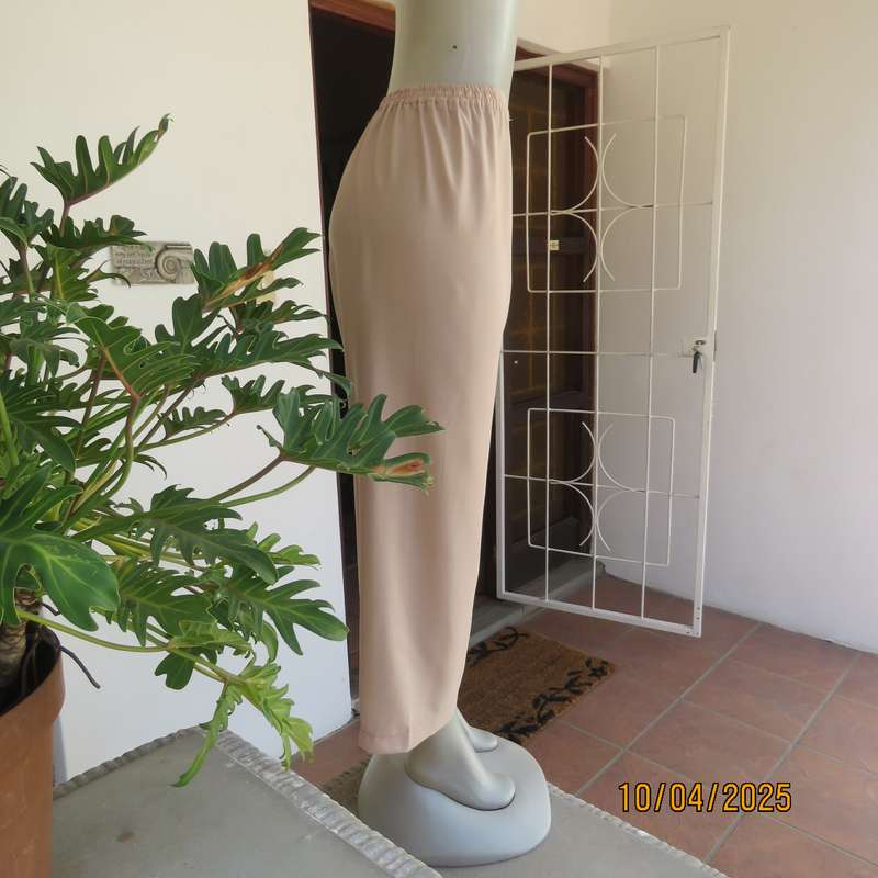 Rich cream silky polyester ankle length pants with elasticated waist. Size 40.