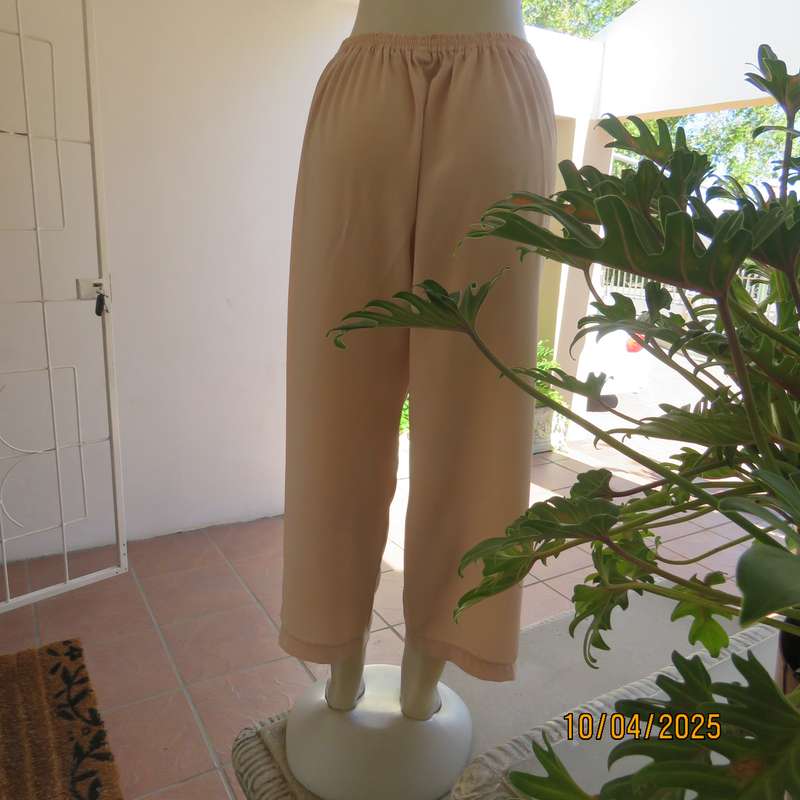 Rich cream silky polyester ankle length pants with elasticated waist. Size 40.