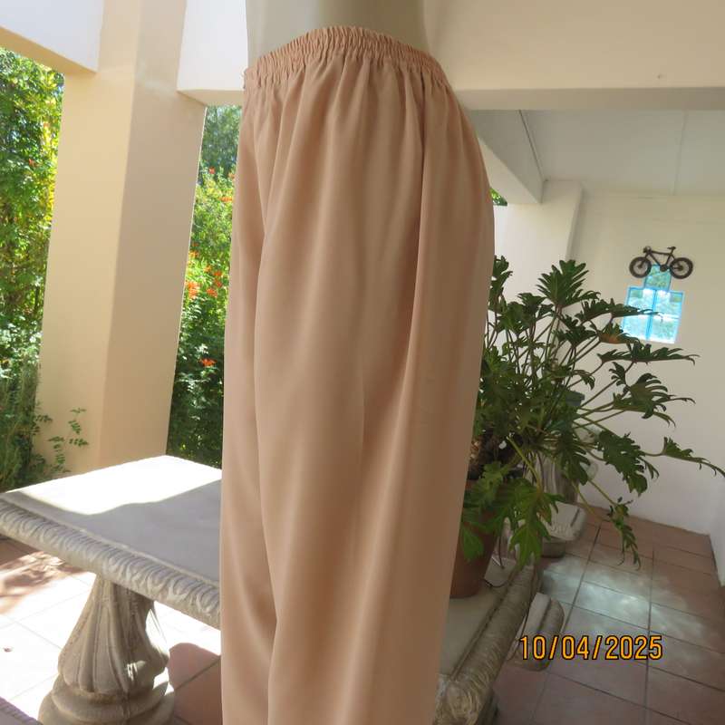 Rich cream silky polyester ankle length pants with elasticated waist. Size 40.