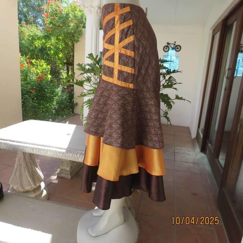 ONLINE ethnic autumn colour cotton-satin frilled bandless skirt. Size 40. As new