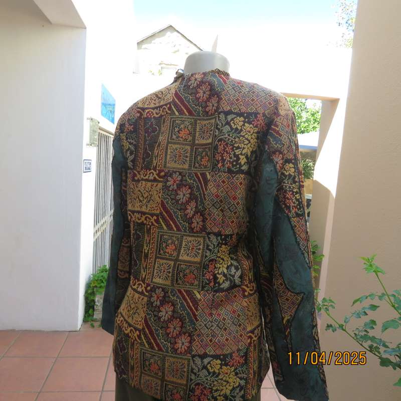 Unique styled baroque patterned long sleeve fully lined jacket size 38.