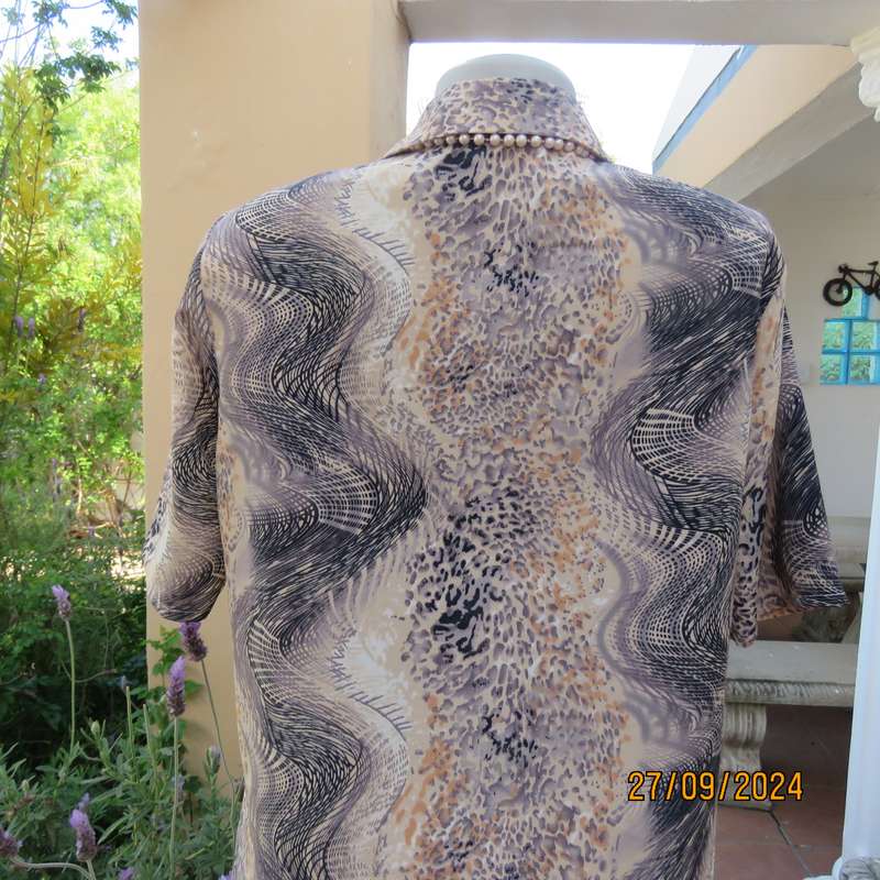 As new PRINCESS DI animal print short sleeve top. Peach accents.Size 38. Open collar.Polyester.