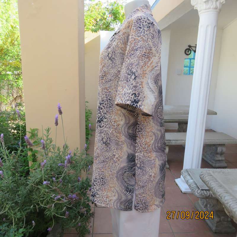As new PRINCESS DI animal print short sleeve top. Peach accents.Size 38. Open collar.Polyester.