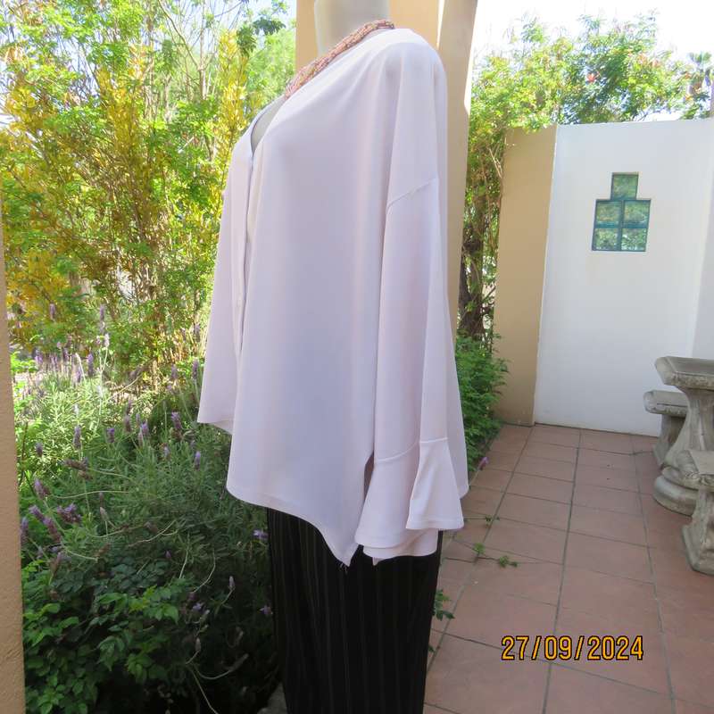 Owner made stretch textured polyester button down V neck top,Elbow sleeves. Size 58-34.Good cond.