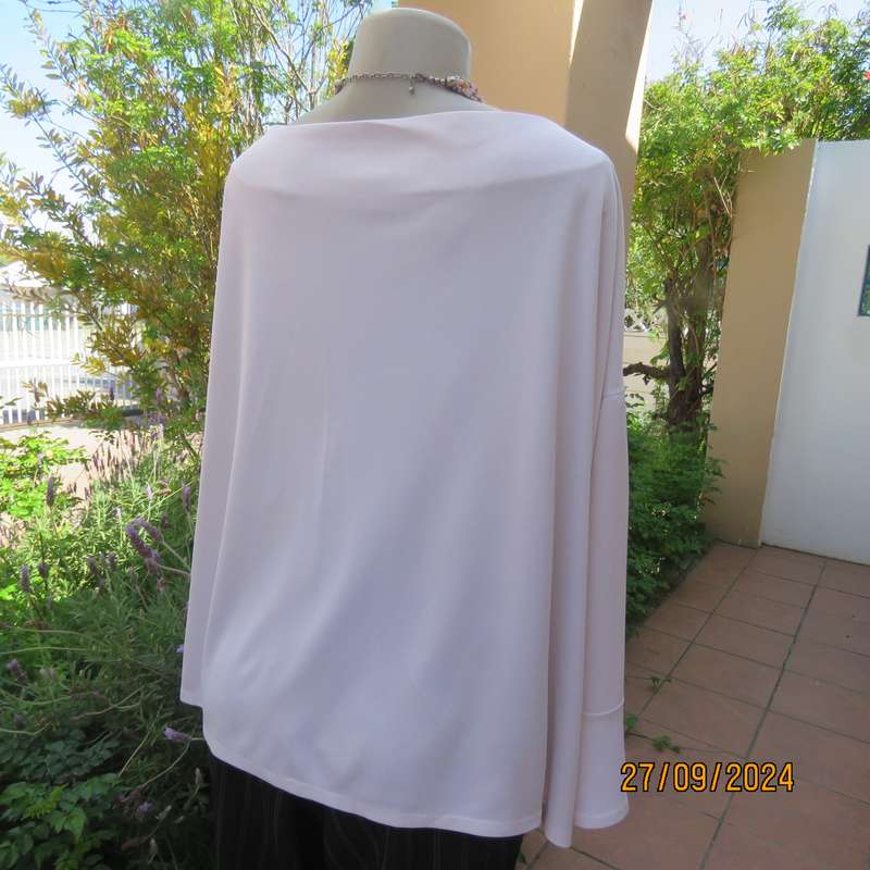 Owner made stretch textured polyester button down V neck top,Elbow sleeves. Size 58-34.Good cond.