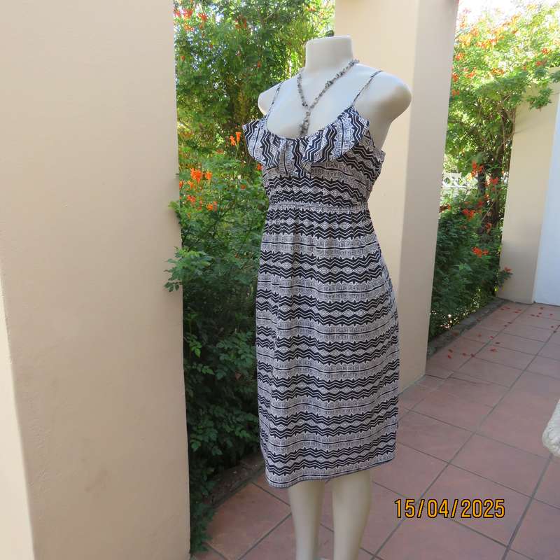 WOOLWORTHS cool cotton strappy dress in black-white horizontal designs. Size 36.