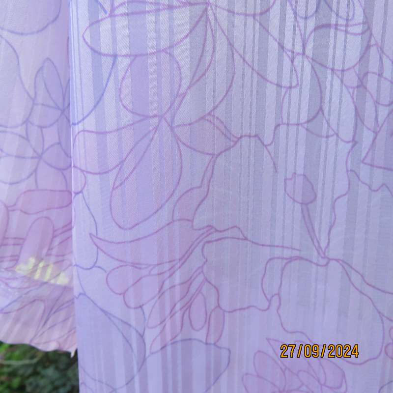 REFLEX opaque pale lavender striped-floral short sleeve top.Size 42. Button down. As new condition