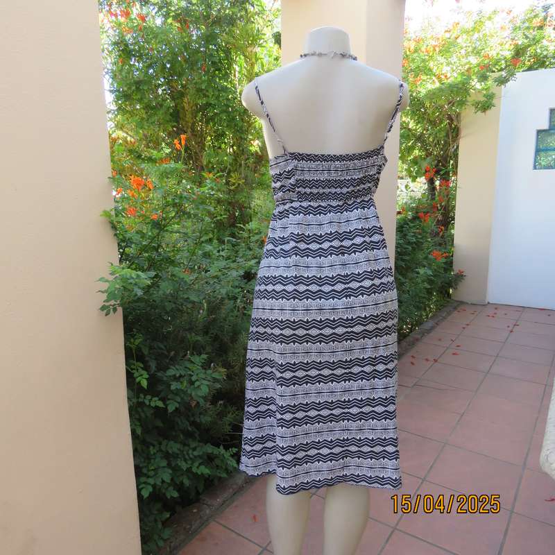 WOOLWORTHS cool cotton strappy dress in black-white horizontal designs. Size 36.